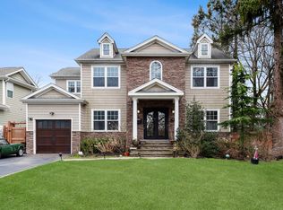105 Elliman Pl, Syosset, NY 11791