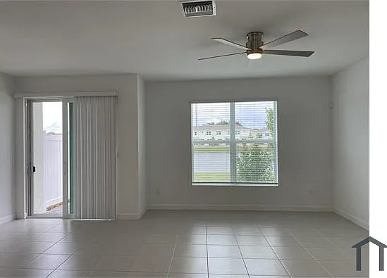 6921 Harbours Edge Ave — Photo 3