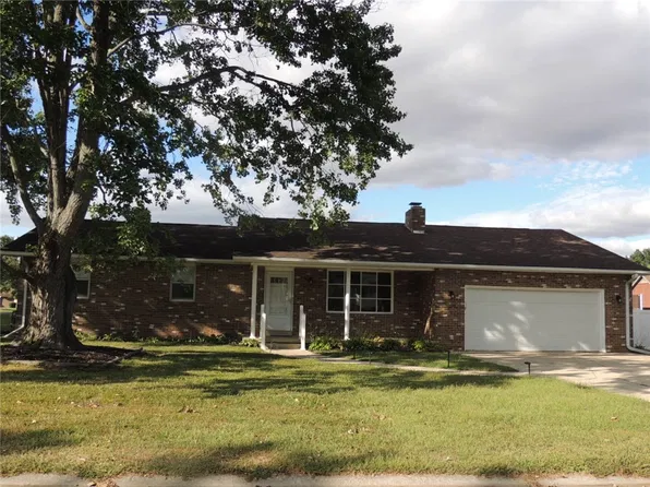 900 Park Hills Dr, Effingham, IL 62401