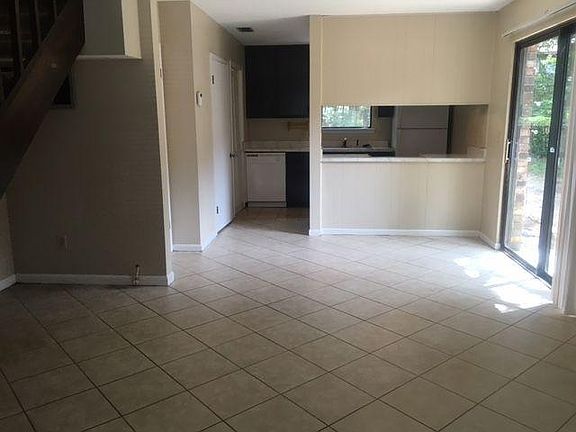 3rd image of 2119 Corinne St