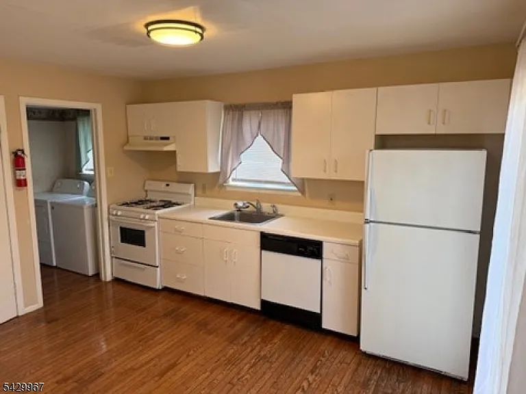 3844 Bloomingdale Dr — Photo 3