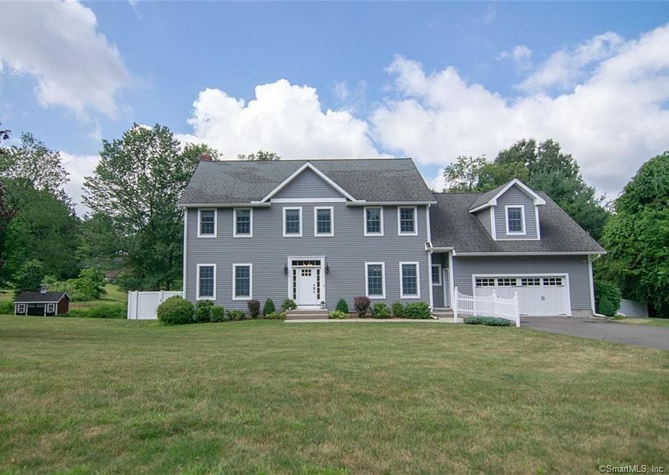 1st image of 10 Whisper Woods Dr