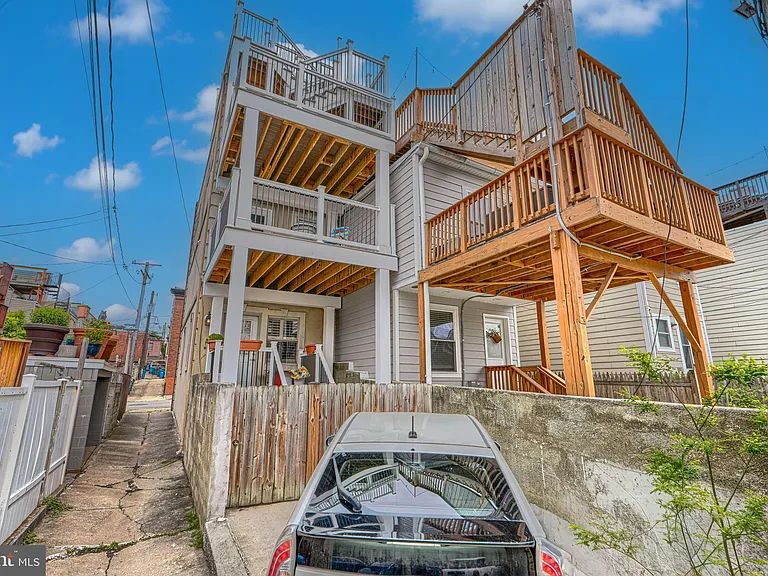 600 S Robinson St — Photo 36