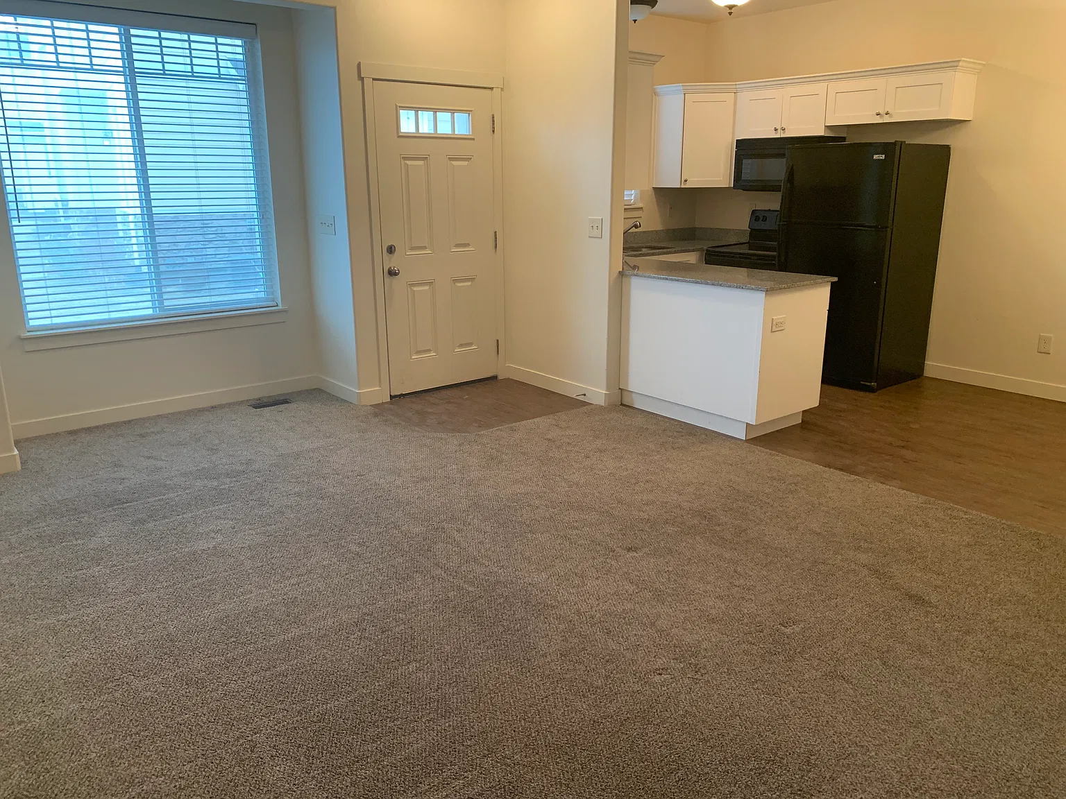 2 bed, 1.5 bath, 1017 sqft, $1,325 — Photo 3