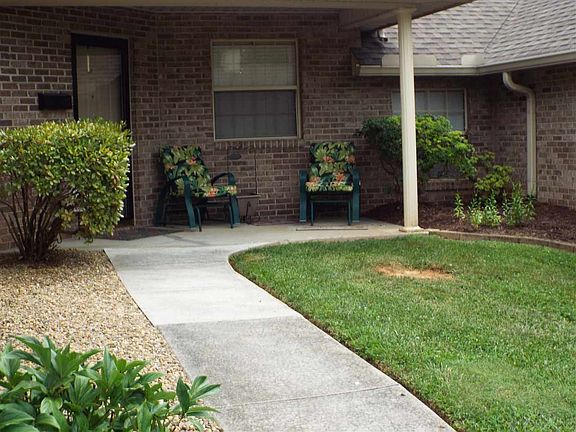 3rd image of 406 Lochmere Dr