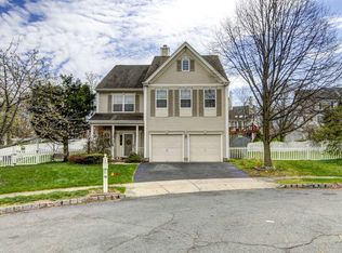 15 Oxford Ct, Kendall Park, NJ 08824