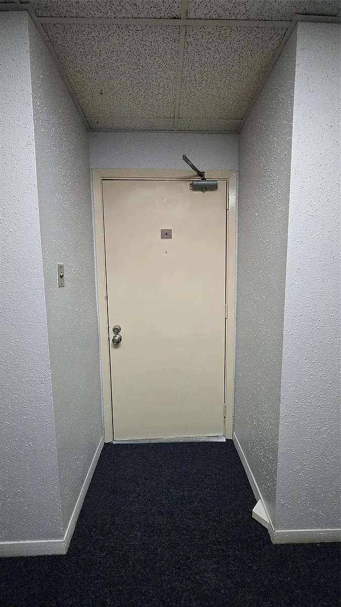 Building Photo - 8427 Hearth Dr #4