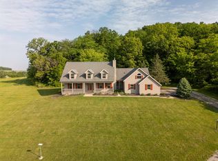 10 Saddleback Rd, Galena, IL 61036