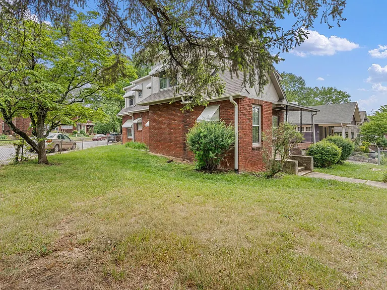 47 Monroe Pl #2 — Photo 7