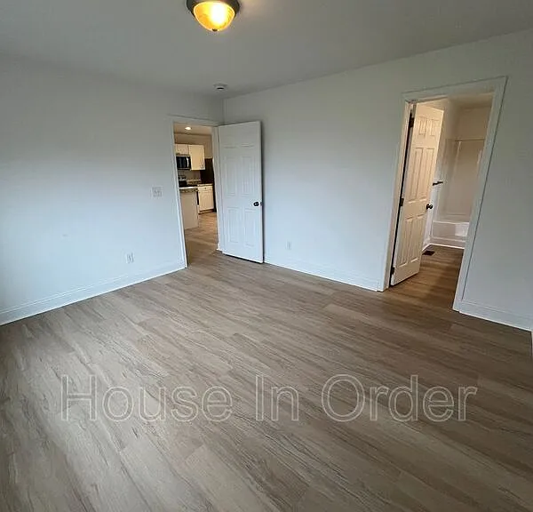 208 Fountain Way — Photo 8