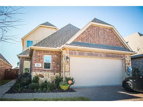 924 Eagle Creek Trl Photo 1
