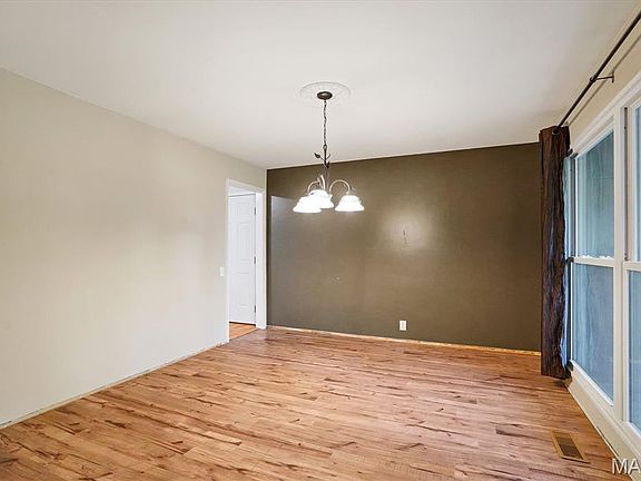 4th image of 15583 Clayton Rd