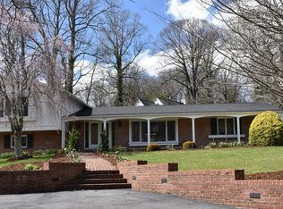 721 Edgewood Rd, Bluefield, WV 24701