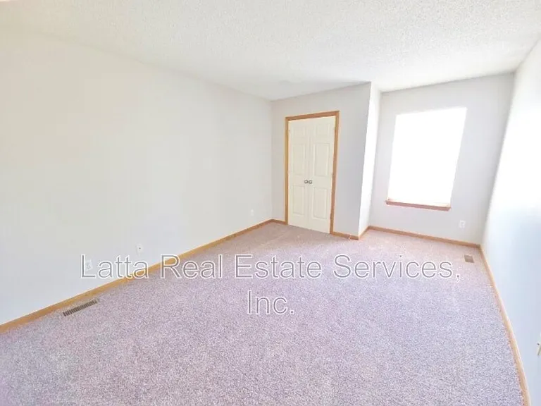 1834 Kingbird Ln — Photo 6