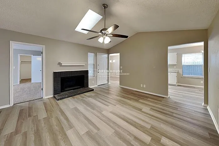 3 bed, 2.0 bath, 1588 sqft, $2,090 — Photo 3