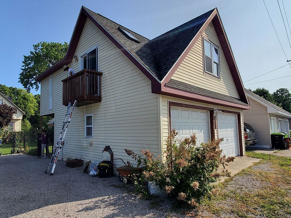 1st image of 323 W 12th St
