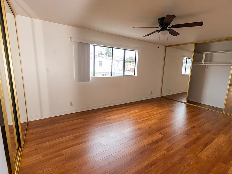 1327 W 9th St #4 — Photo 5