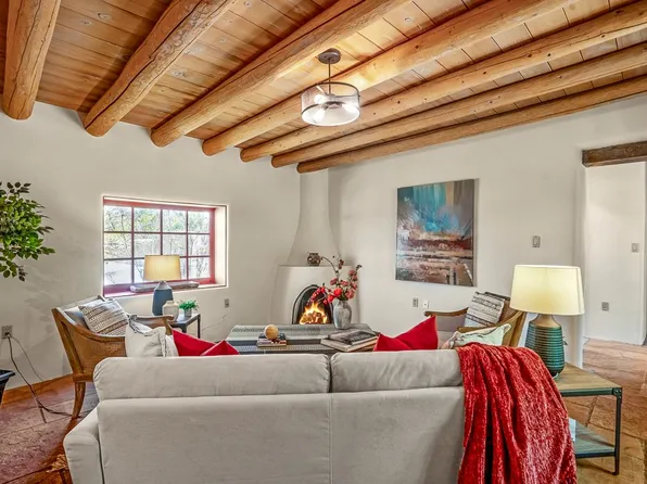 1105 Camino San Acacio, Santa Fe, NM 87505