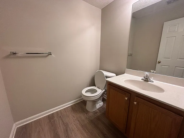 1150-1156 1164 Woodland #DRIVE;-1204 — Photo 10