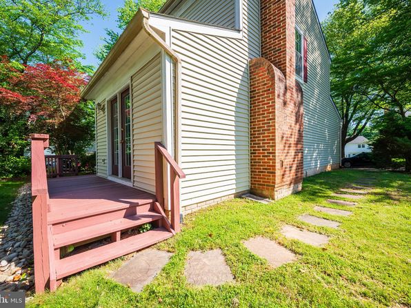 100 Pembrooke View Ln, Gaithersburg, MD 20877