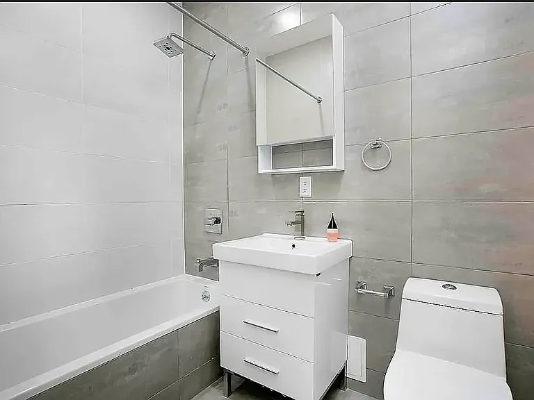 157 Wilson Ave #1R — Photo 8