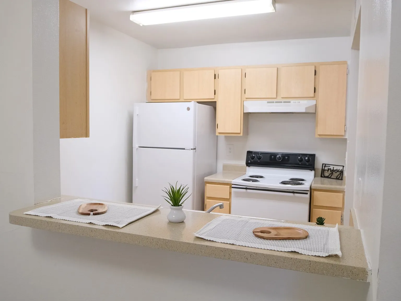 Raintree Apartments — Photo 1