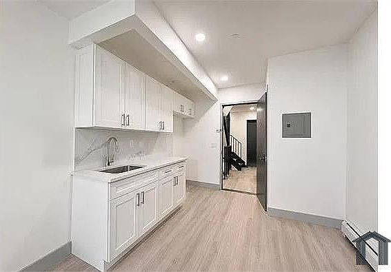 2nd image of 1020 Rutland Rd #2C
