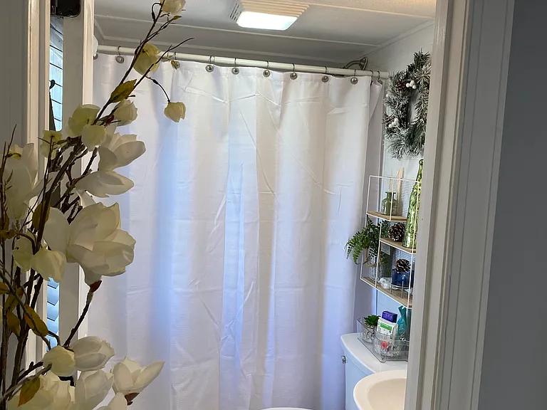 2nd Bathroom w/ Standup Shower
