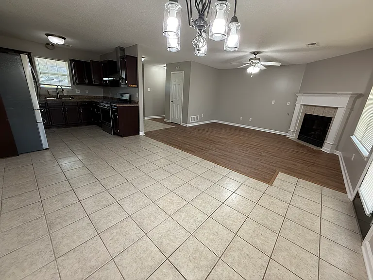 147 Waverly Cir — Photo 4