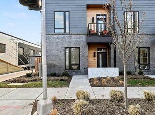 5302 Elmwood Plz, Omaha, NE 68106