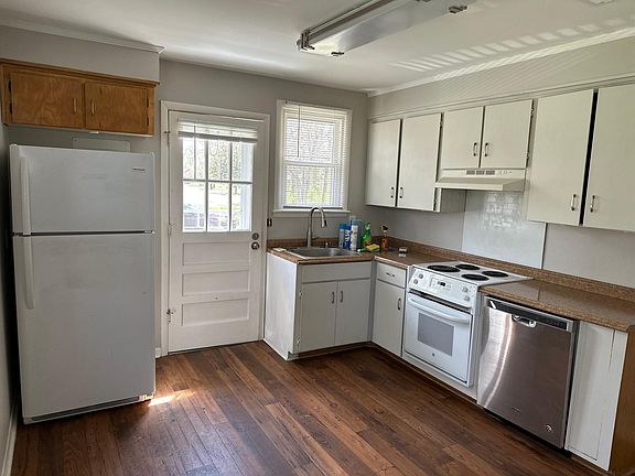 2nd image of 233 Camelot Dr