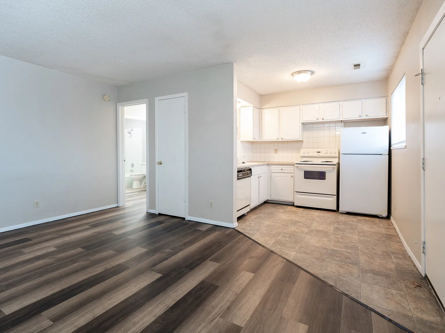 Central Heights Apartments - 7345B — Photo 2
