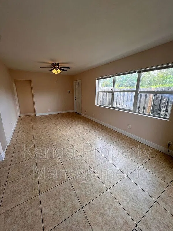 3 bed, 1.0 bath, 706 sqft, $1,850 — Photo 4