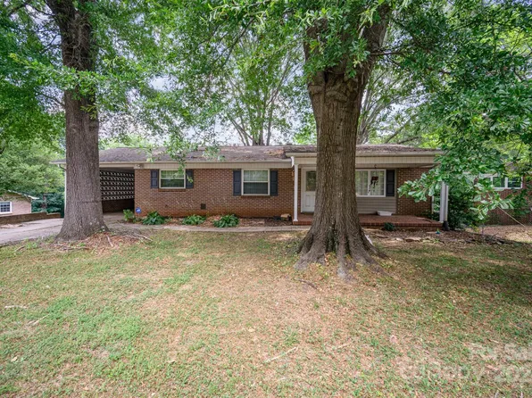 1225 12th Street Dr SW, Hickory, NC 28602