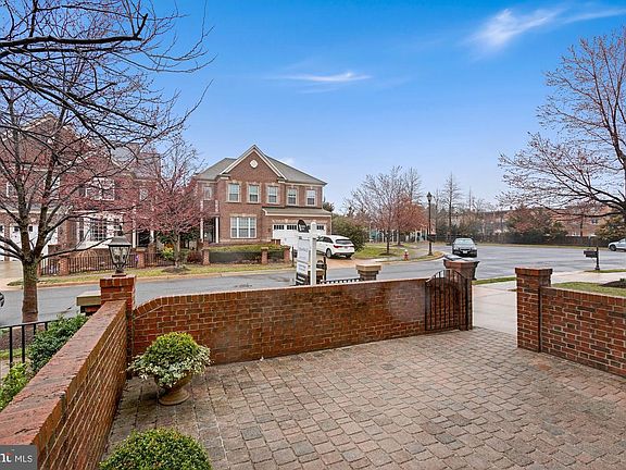 5th image of 5799 Falls Gate Ct