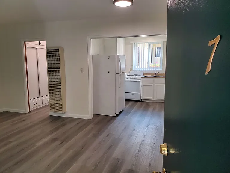 14258 Dickens St — Photo 6
