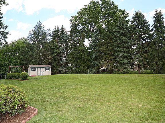 Large Rear Yard