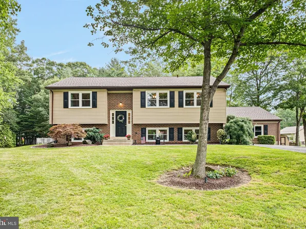 8 Chrissy Ct, Bear, DE 19701