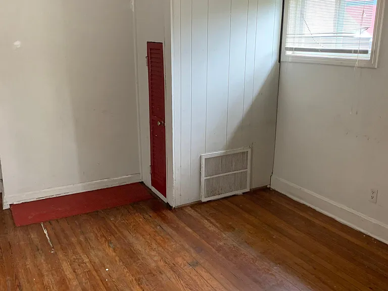 330 Oak St — Photo 16