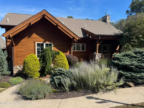 18 Sugarloaf Ln, Hazleton, PA 18202