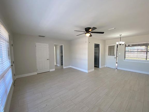 3rd image of 619 Sarita St