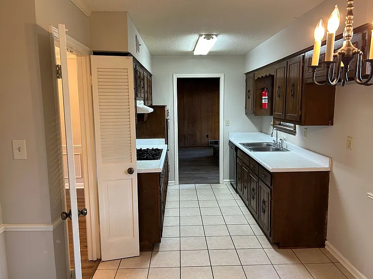 842 Farmington Dr N — Photo 5