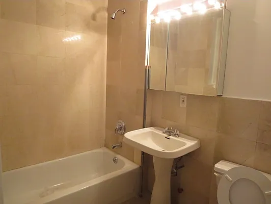 Rented by Mdrn Residential | media 10