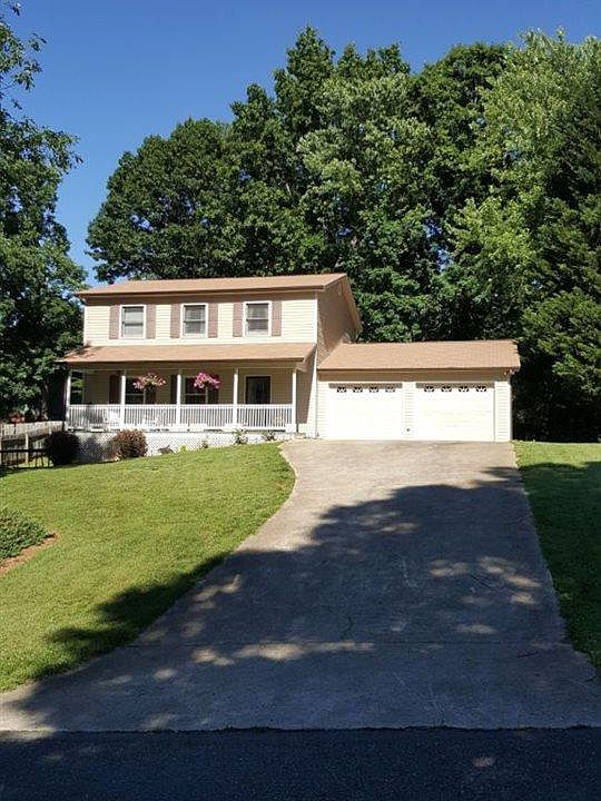 1st image of 107 Royal Oak Ct