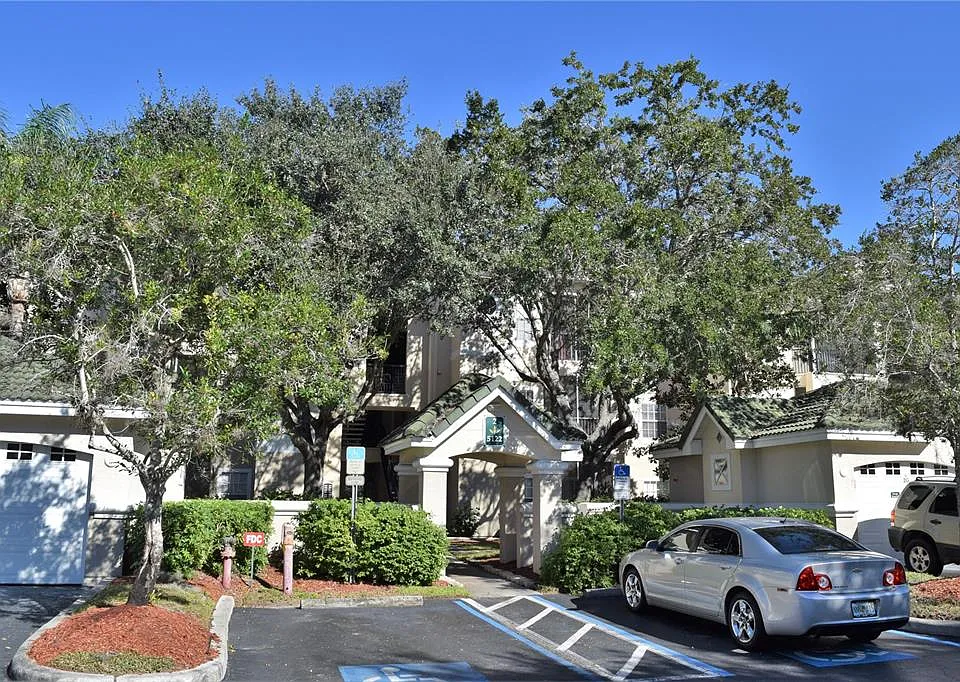 5122 Northridge Rd #202