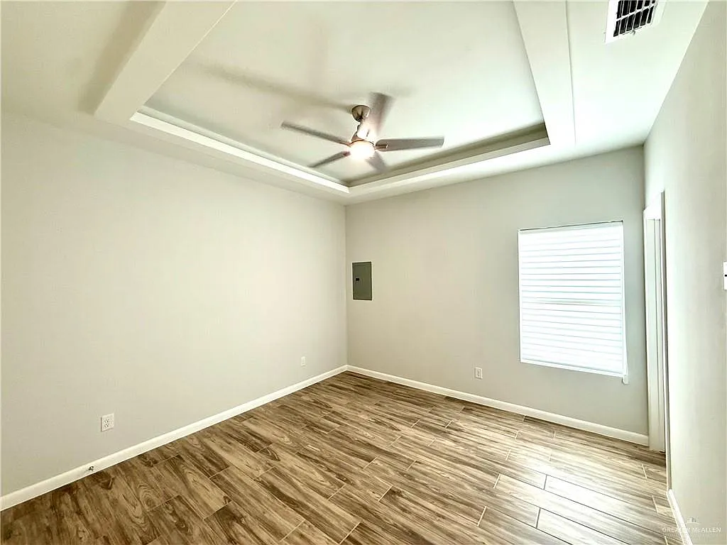 3 bed, 2.0 bath, 1190 sqft, $1,300 — Photo 4