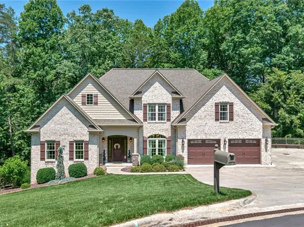 1611 Woodrun Dr, Wilkesboro, NC 28697