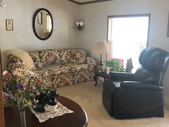 3rd image of 1096 Pintail Way Cir