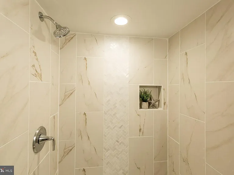 951 Jefferson St NE — Photo 32