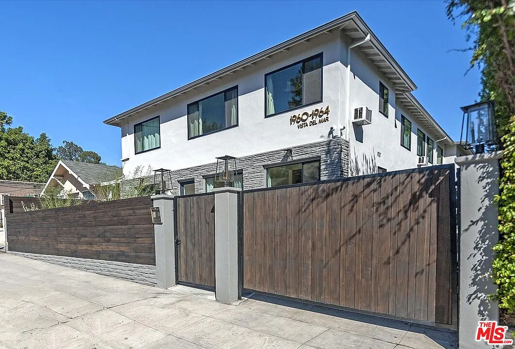 1 bed, 1.0 bath, $3,500 — Photo 3